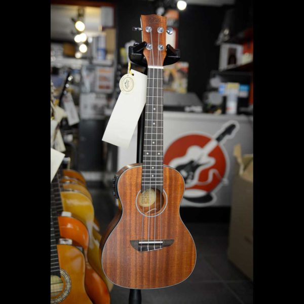 Ukulele EKO Serie Duo Concerto Mogano, elettrificato, con equalizzatore e tuner